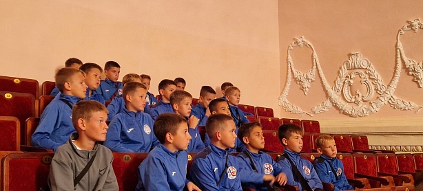 Спектакль "Аленький цветочек" для футболистов из Белгородской области