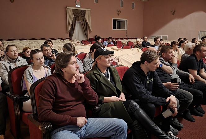 Важные социальные темы на встрече с коллективом