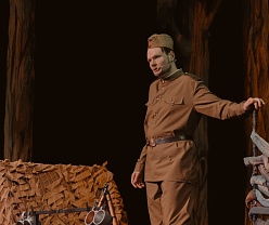 Поклонимся великим тем годам...