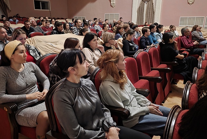 Важные социальные темы на встрече с коллективом