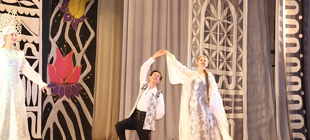 Артисты театра оперетты порадовали антрацитовских зрителей