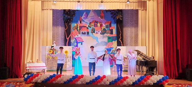 Ставропольский государственный театр оперетты побывал в Антраците