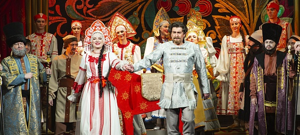 Важно, чтобы спектакль не просто развлекал, но и чему-то учил юных зрителей