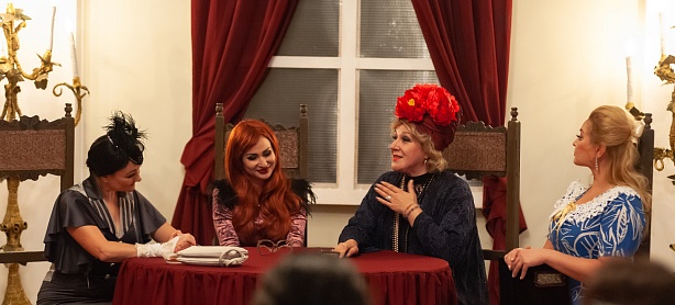 В честь юбилея Сергея Есенина в Театре Оперетты сыграли "Квартирник"